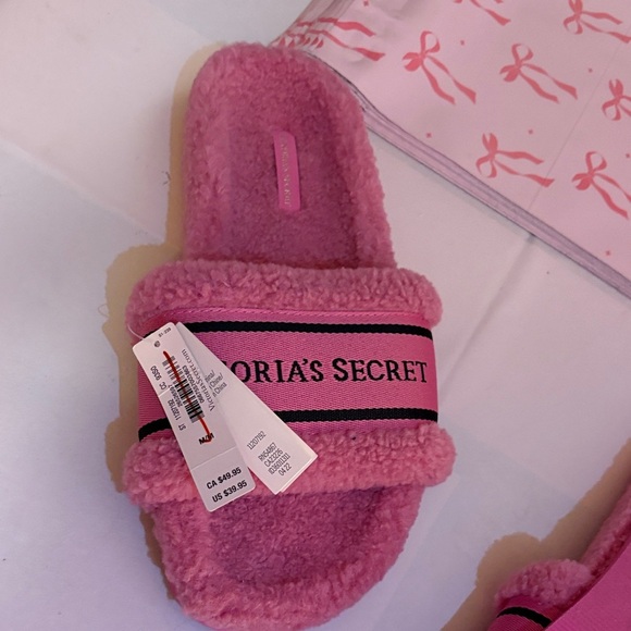 NEW 🩷🩷🩷Victoria's Secret Pink Plush Slippers - Picture 8 of 8
